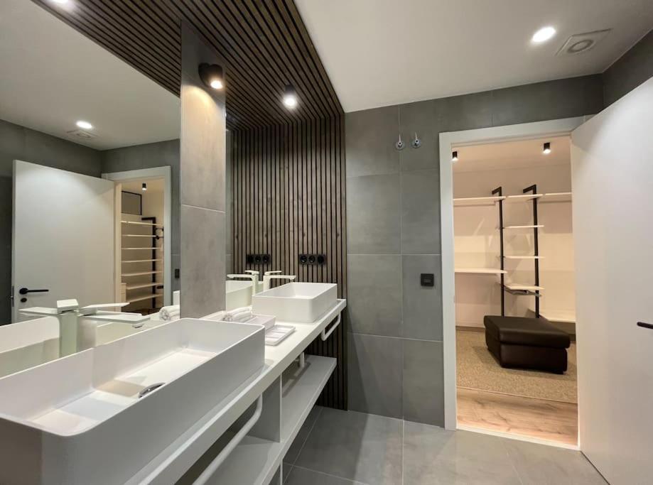 Notel Club - Precioso Loft En El Centro De La Ciudad Santander Bagian luar foto